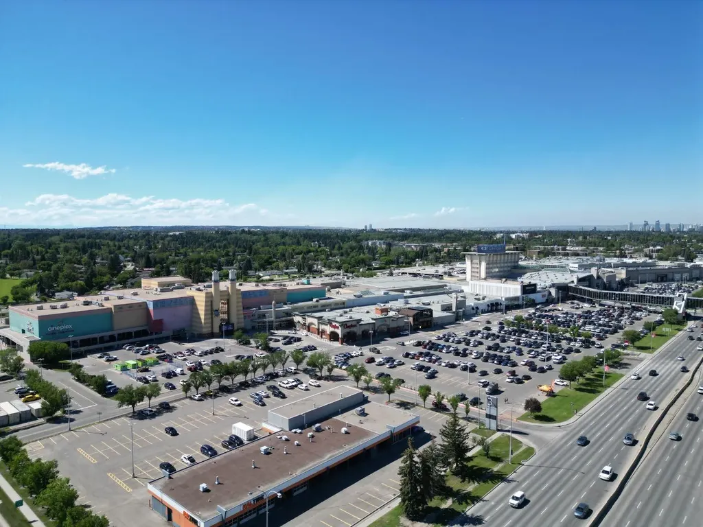 16 Kingsland Court SW Calgary AB T2V 0S2