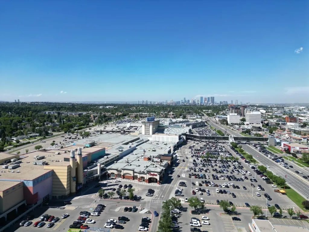 16 Kingsland Court SW Calgary AB T2V 0S2