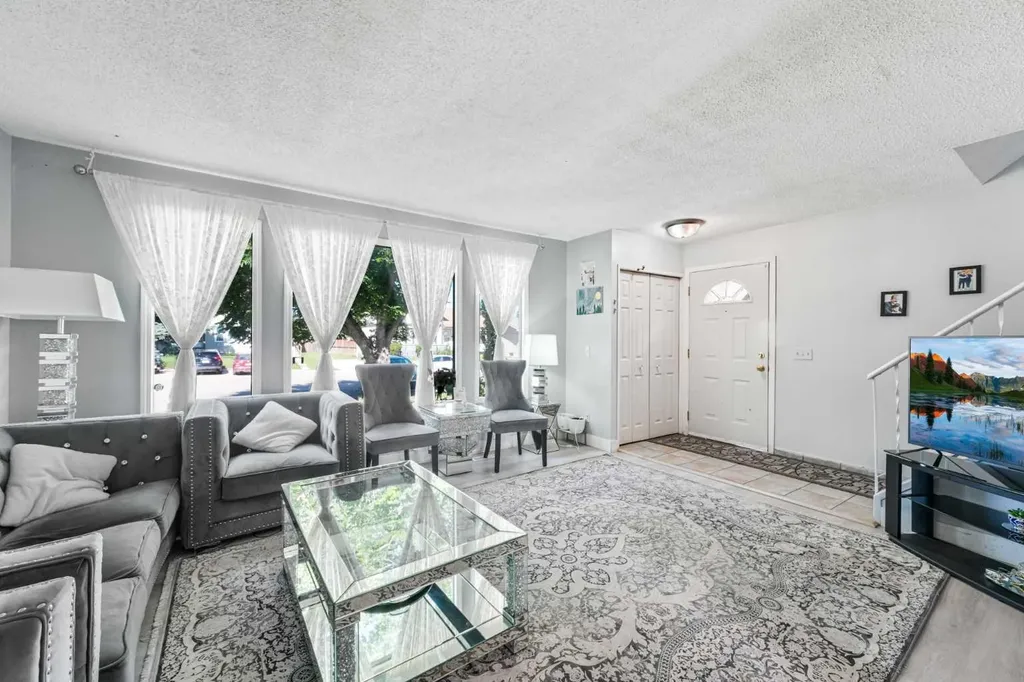 436 Templewood Place NE Calgary AB T1Y 4A9