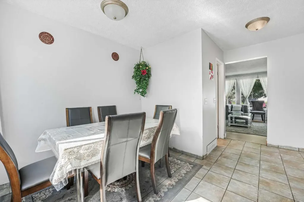 436 Templewood Place NE Calgary AB T1Y 4A9