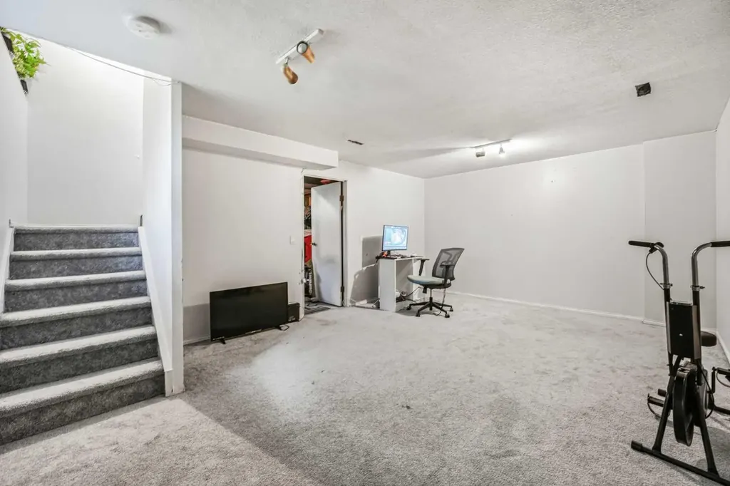 436 Templewood Place NE Calgary AB T1Y 4A9