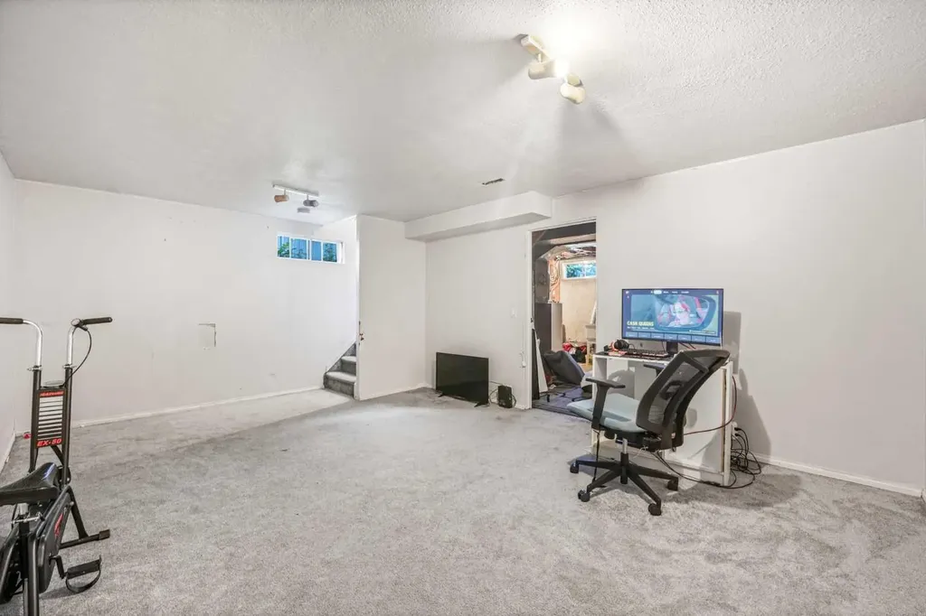 436 Templewood Place NE Calgary AB T1Y 4A9