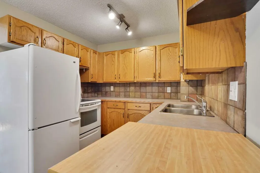 6404 4a Street NE Calgary AB T2K 5M9