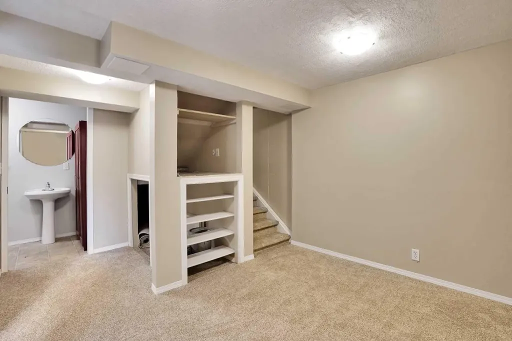 6404 4a Street NE Calgary AB T2K 5M9