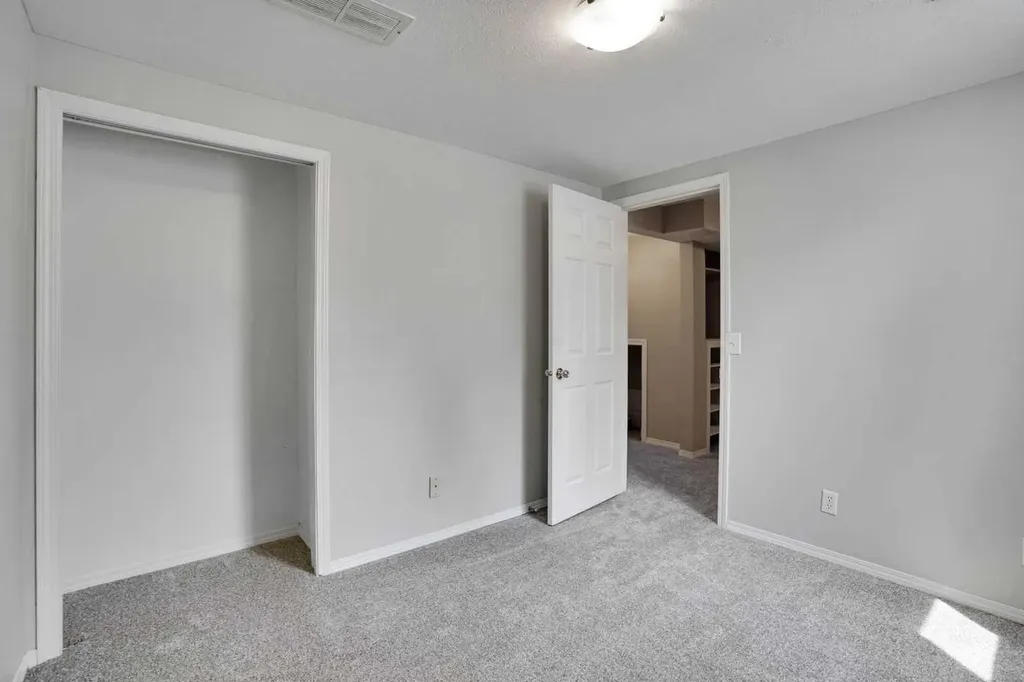 6404 4a Street NE Calgary AB T2K 5M9