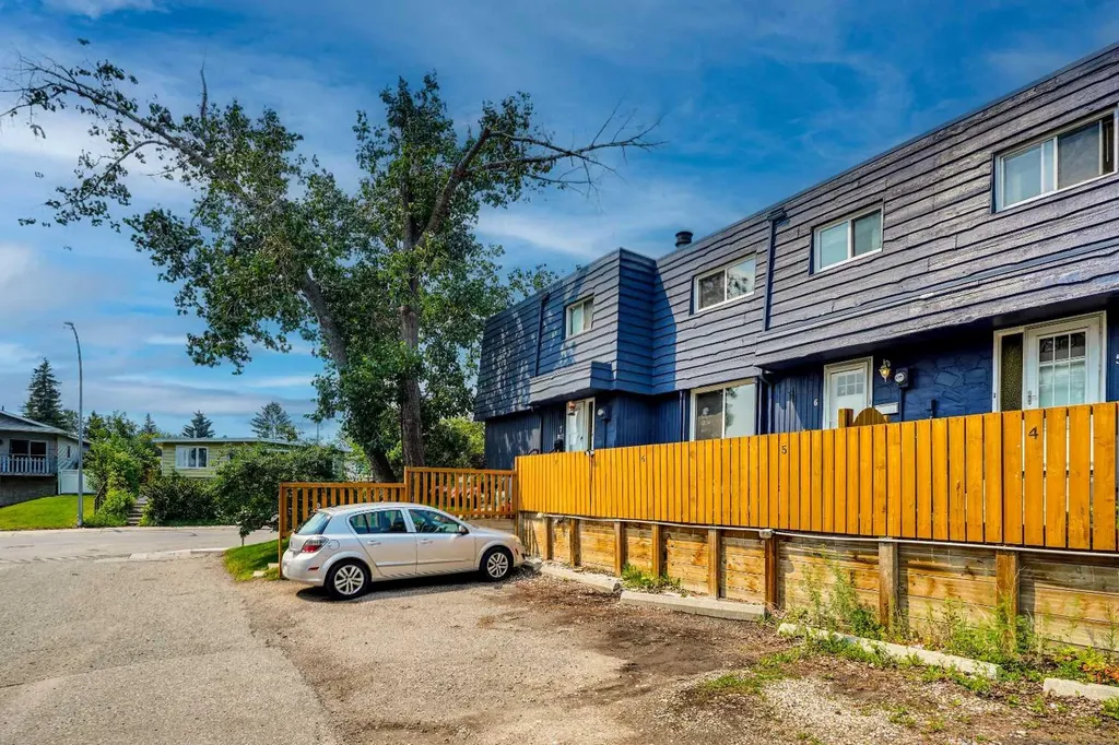 6404 4a Street NE Calgary AB T2K 5M9