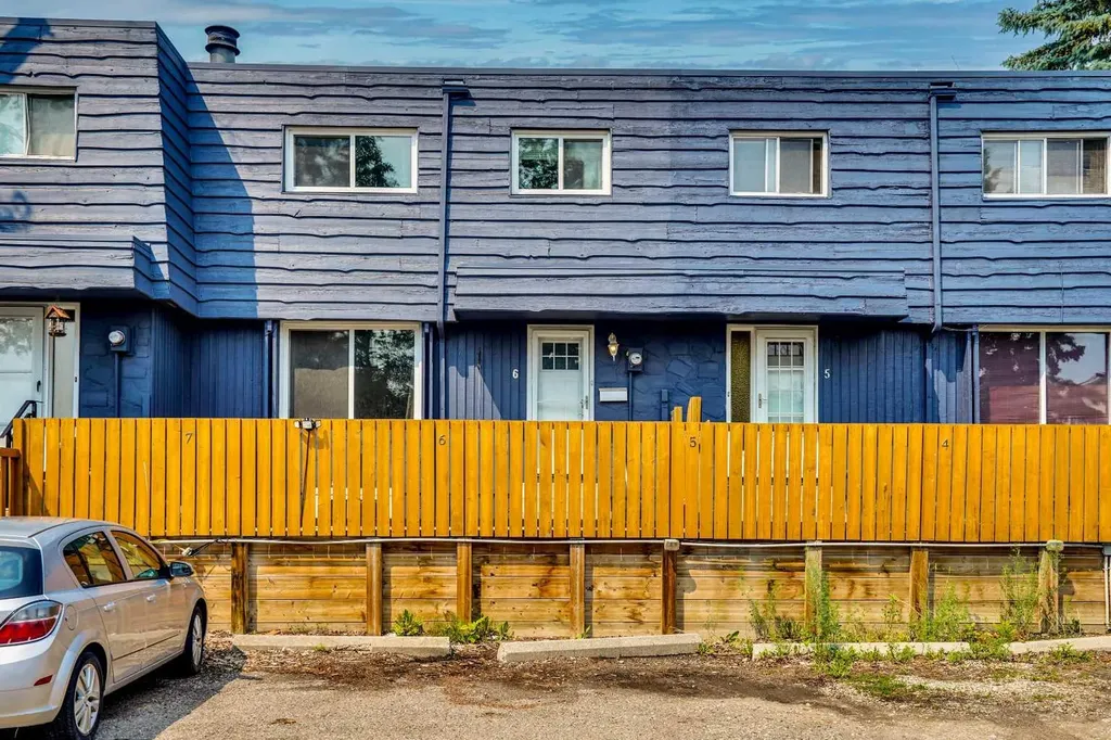 6404 4a Street NE Calgary AB T2K 5M9