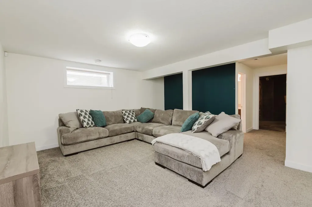 8969 96 Avenue Grande Prairie AB T8X0N1