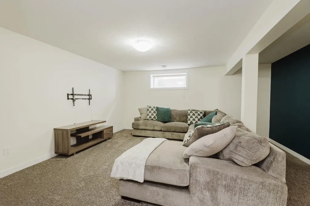 8969 96 Avenue Grande Prairie AB T8X0N1