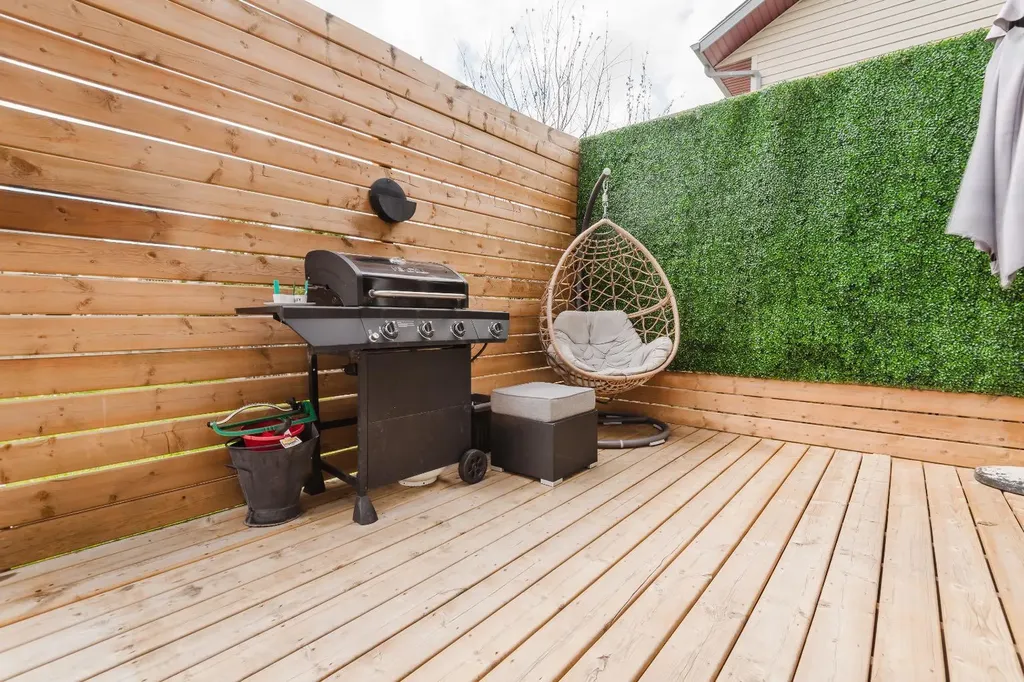 8969 96 Avenue Grande Prairie AB T8X0N1