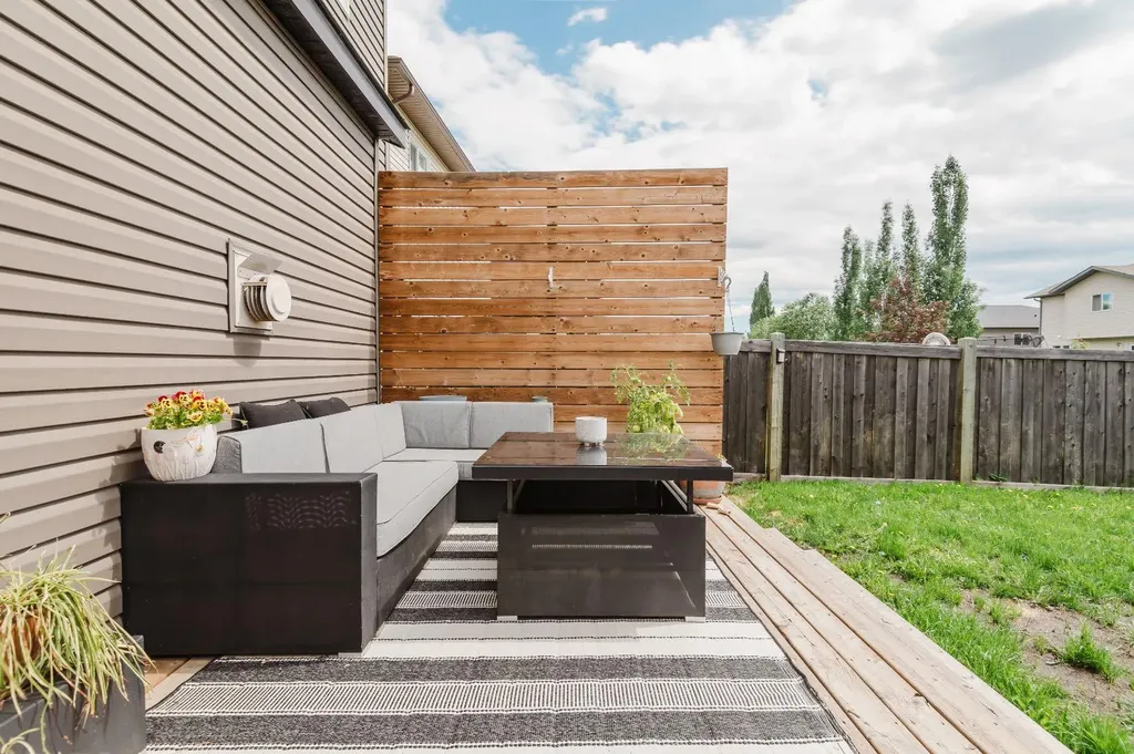 8969 96 Avenue Grande Prairie AB T8X0N1