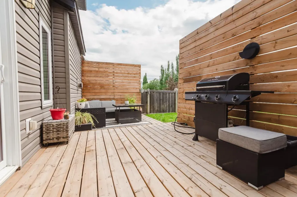 8969 96 Avenue Grande Prairie AB T8X0N1