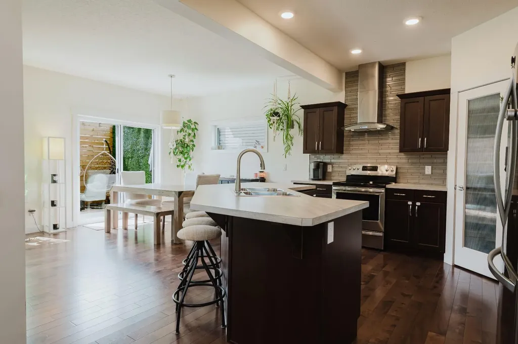 8969 96 Avenue Grande Prairie AB T8X0N1