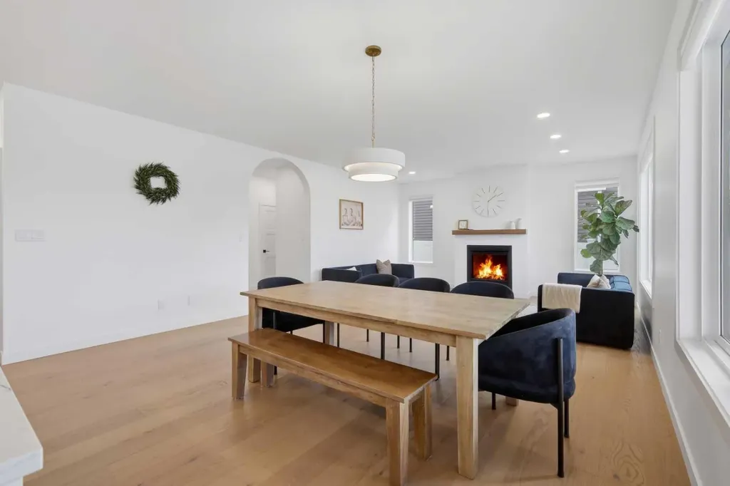 6 Mitchell Crescent Blackfalds AB T4M 0H4
