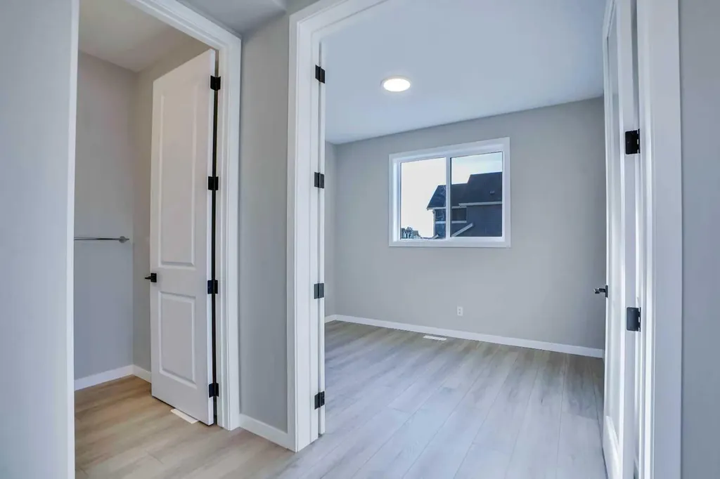 305 Lucas Place NW Calgary AB T3P 2E4