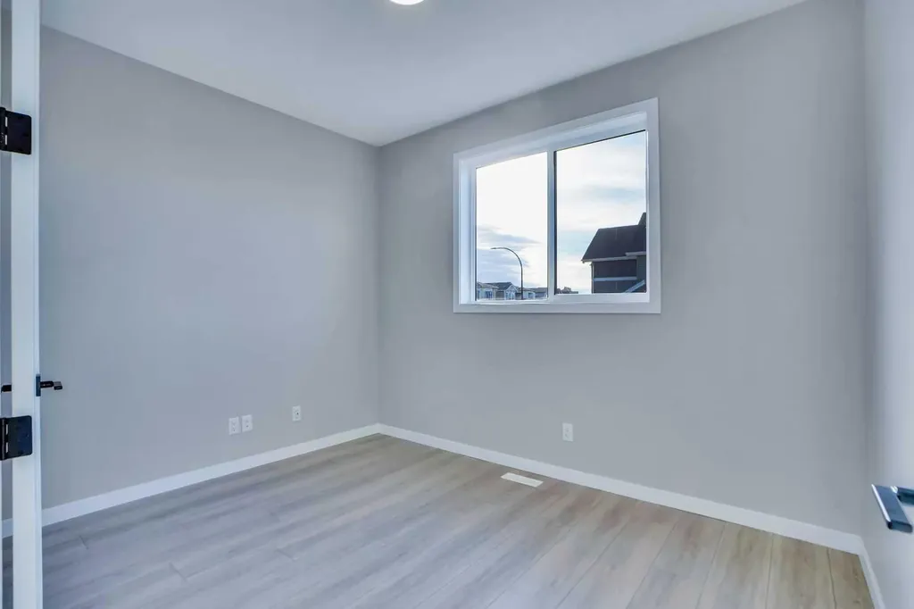 305 Lucas Place NW Calgary AB T3P 2E4