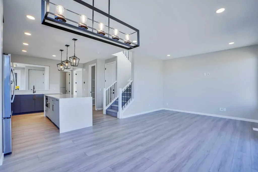 305 Lucas Place NW Calgary AB T3P 2E4