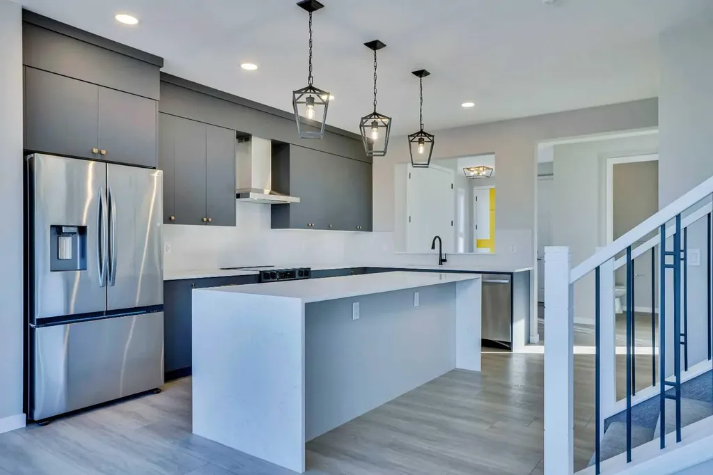 305 Lucas Place NW Calgary AB T3P 2E4