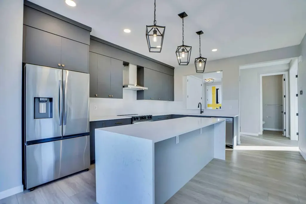 305 Lucas Place NW Calgary AB T3P 2E4