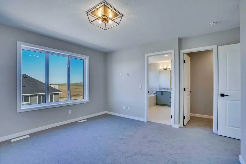 305 Lucas Place NW Calgary AB T3P 2E4