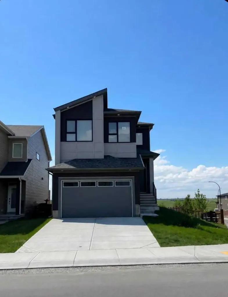 305 Lucas Place NW Calgary AB T3P 2E4