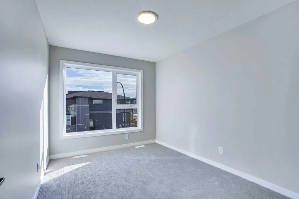 305 Lucas Place NW Calgary AB T3P 2E4