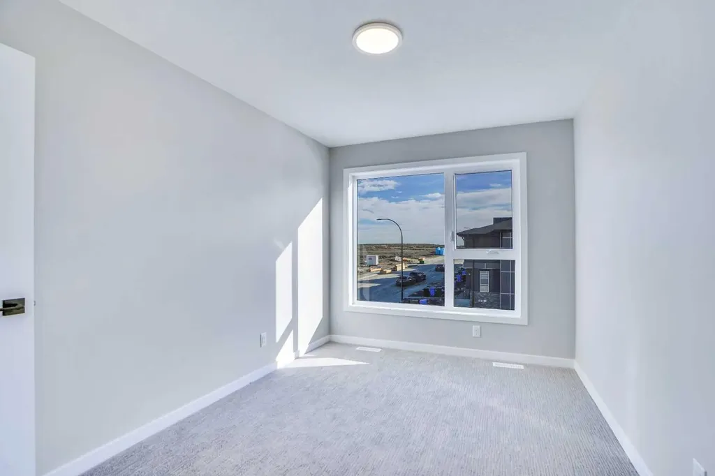 305 Lucas Place NW Calgary AB T3P 2E4