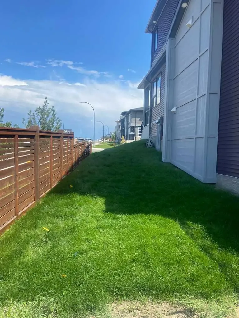 305 Lucas Place NW Calgary AB T3P 2E4