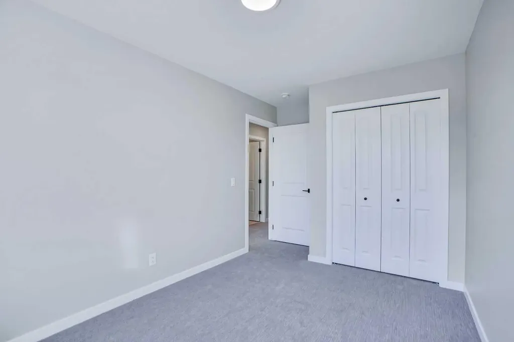 305 Lucas Place NW Calgary AB T3P 2E4