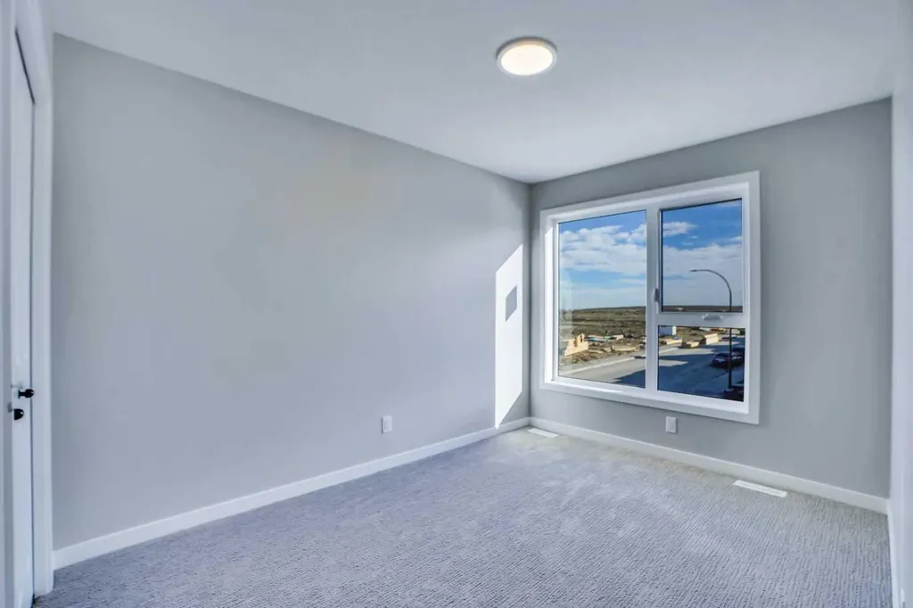 305 Lucas Place NW Calgary AB T3P 2E4