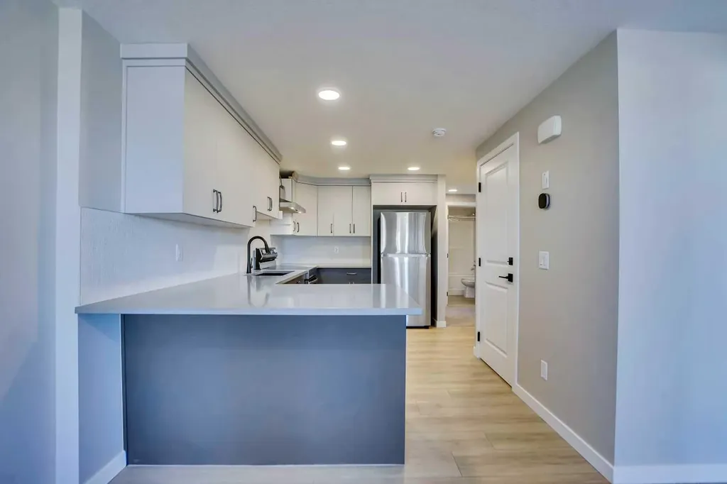 305 Lucas Place NW Calgary AB T3P 2E4