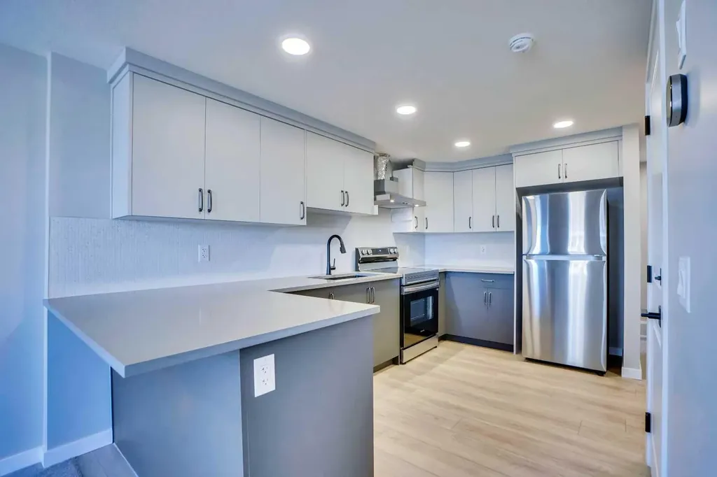 305 Lucas Place NW Calgary AB T3P 2E4