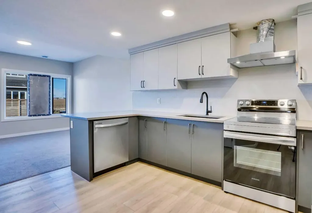 305 Lucas Place NW Calgary AB T3P 2E4