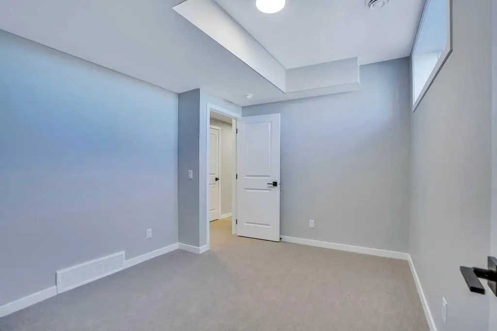 305 Lucas Place NW Calgary AB T3P 2E4
