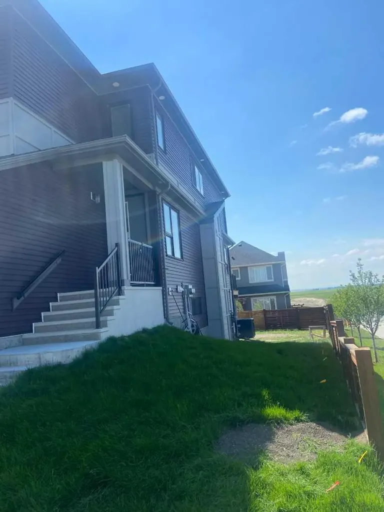 305 Lucas Place NW Calgary AB T3P 2E4