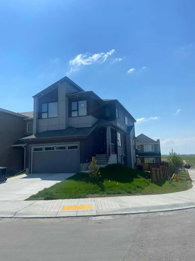 305 Lucas Place NW Calgary AB T3P 2E4