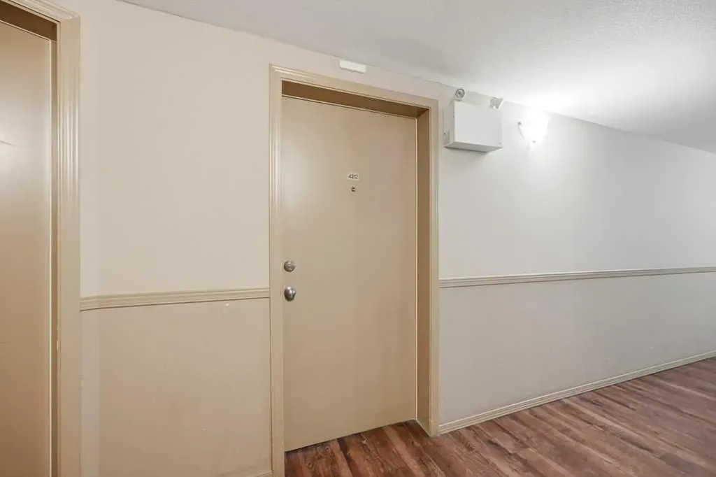 60 Panatella Street NW Calgary AB T3K 0M4
