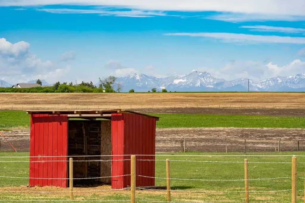 578099 83 Street E Rural Foothills County AB T1V 1R7