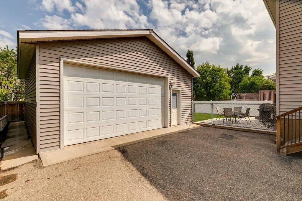 485 Big Springs Drive SE Airdrie AB T4A 1A3