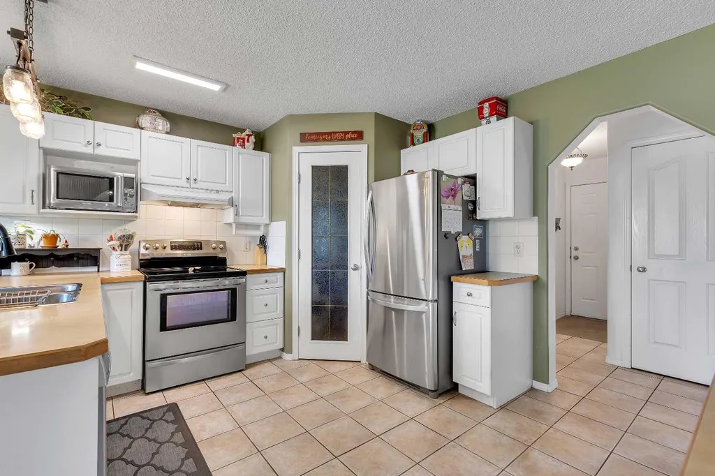 626 Saddlecreek Way NE Calgary AB T3J4A3
