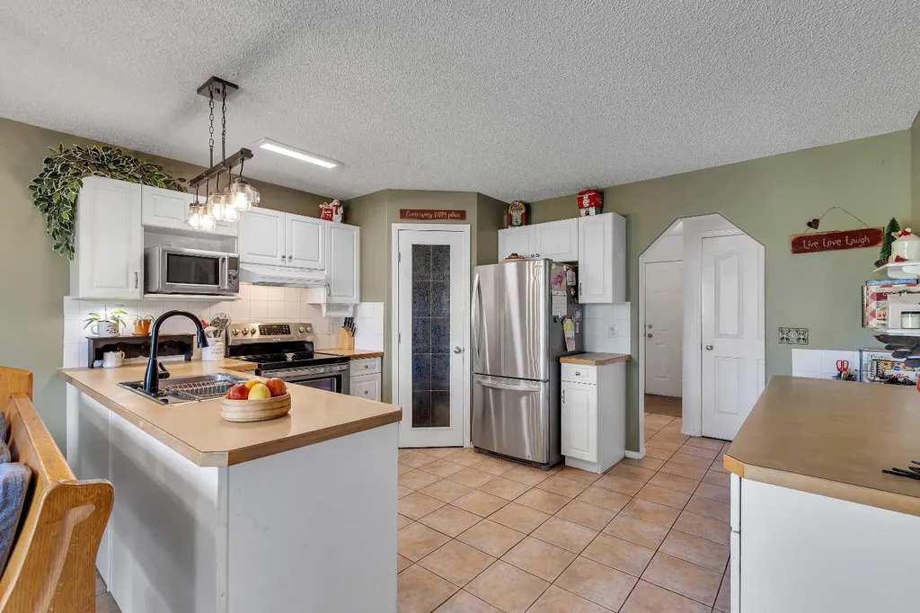 626 Saddlecreek Way NE Calgary AB T3J4A3