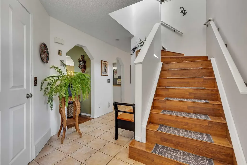 626 Saddlecreek Way NE Calgary AB T3J4A3
