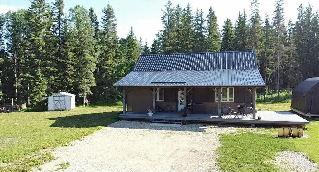 85026 Range Road 204 Rural Northern Sunrise County AB T0H3B0
