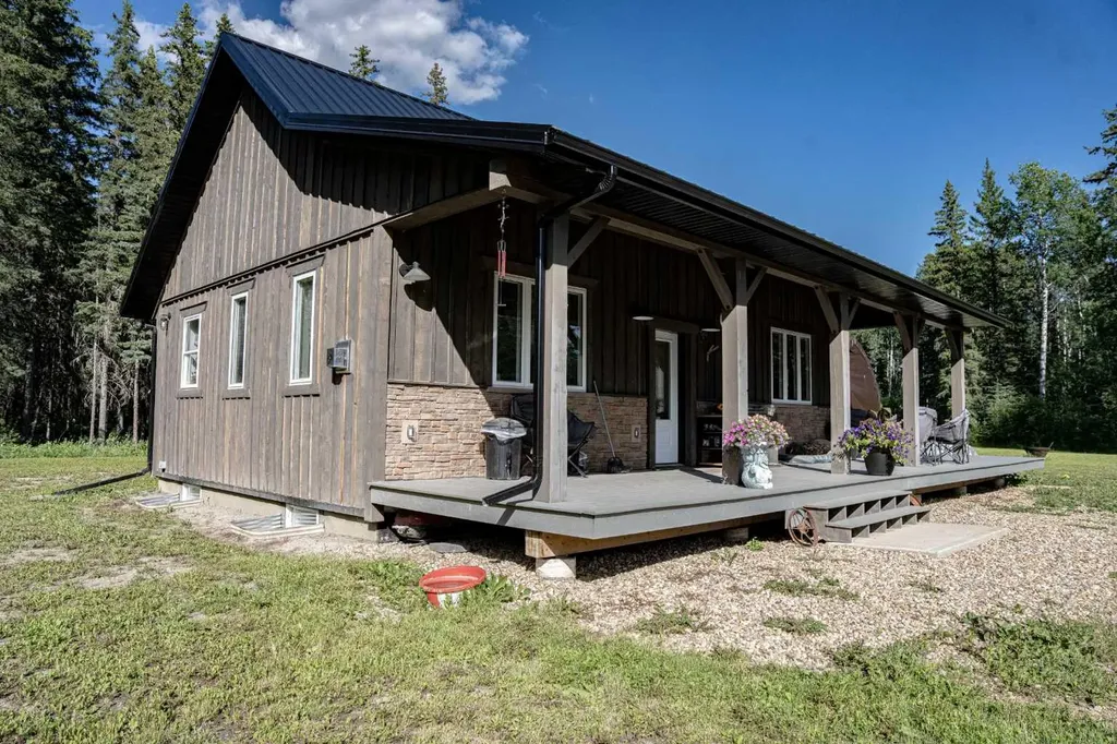85026 Range Road 204 Rural Northern Sunrise County AB T0H3B0