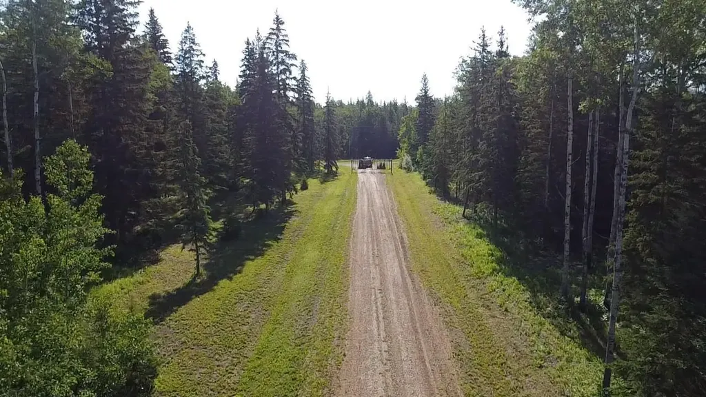 85026 Range Road 204 Rural Northern Sunrise County AB T0H3B0