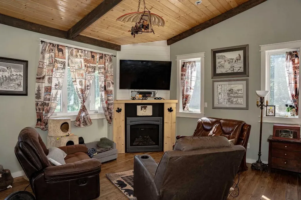 85026 Range Road 204 Rural Northern Sunrise County AB T0H3B0