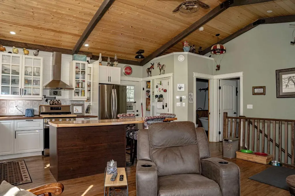 85026 Range Road 204 Rural Northern Sunrise County AB T0H3B0