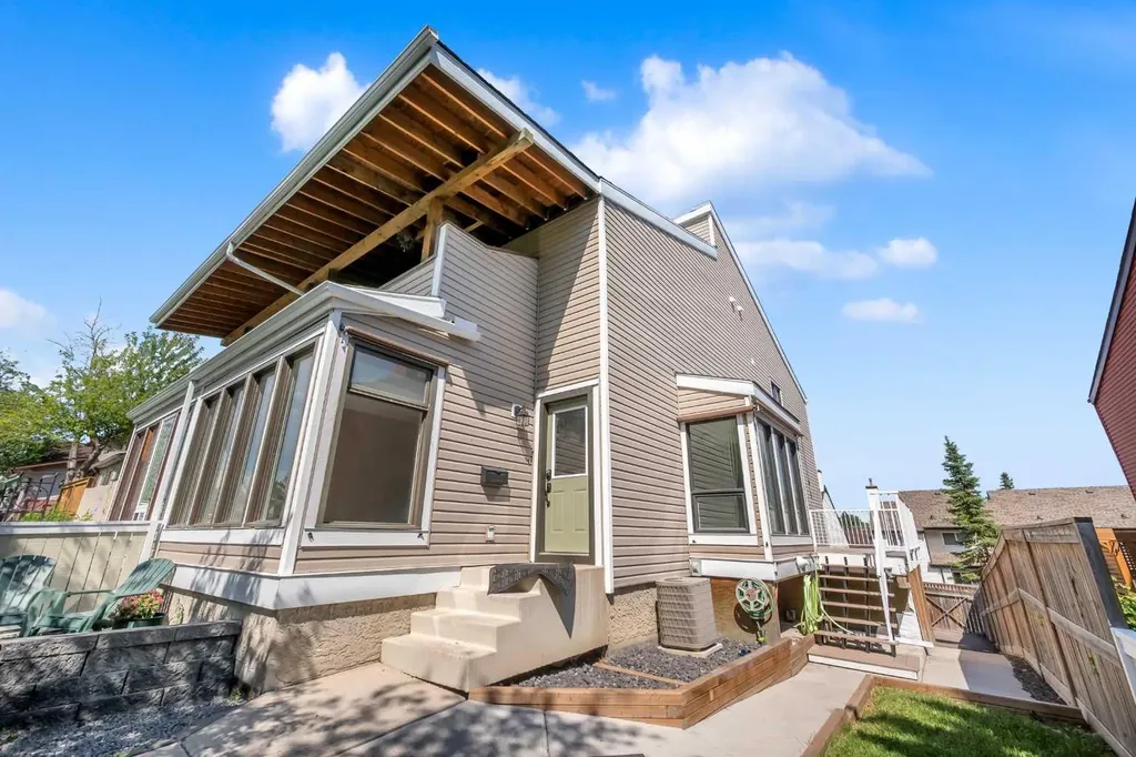 15 Ranch Glen Drive NW Calgary AB T3G 1T2