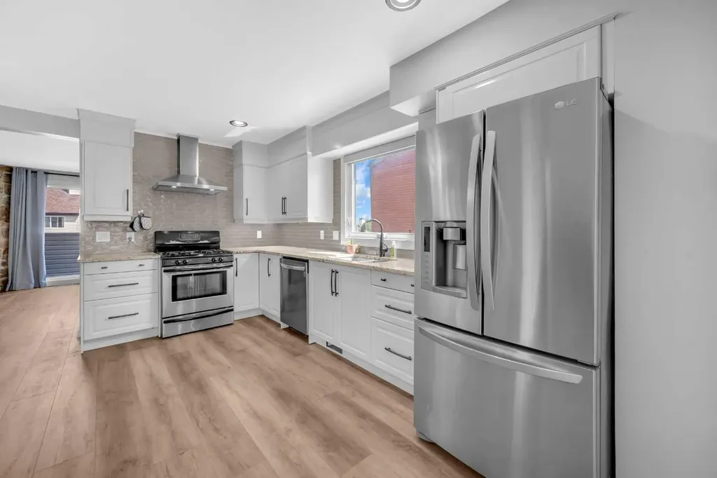 15 Ranch Glen Drive NW Calgary AB T3G 1T2