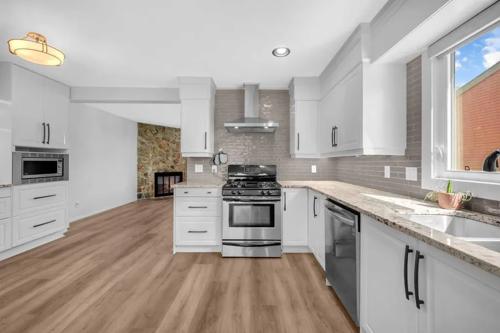 15 Ranch Glen Drive NW Calgary AB T3G 1T2